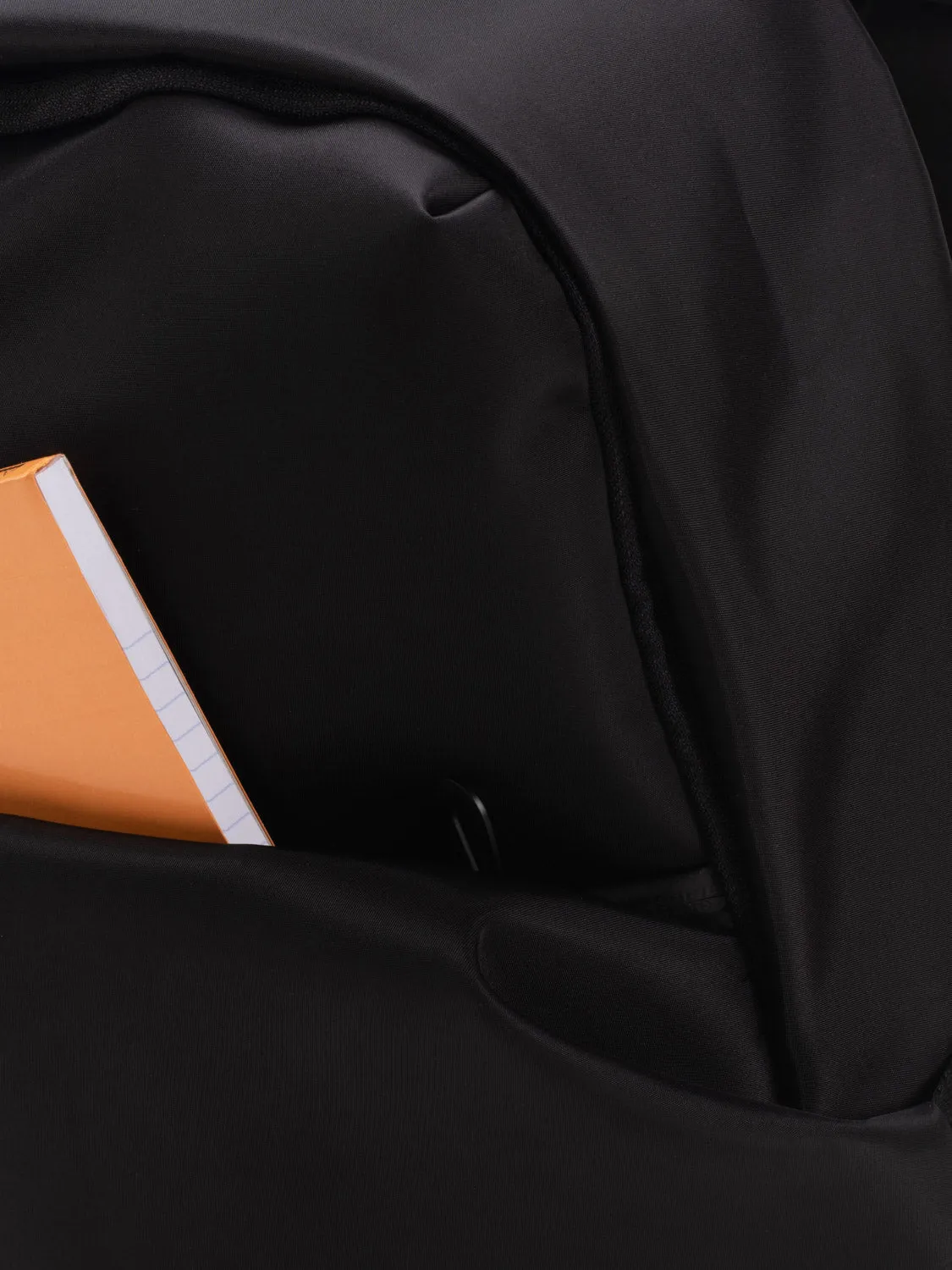 côte&ciel Sava M Sleek rygsæk 19L sort til 14"