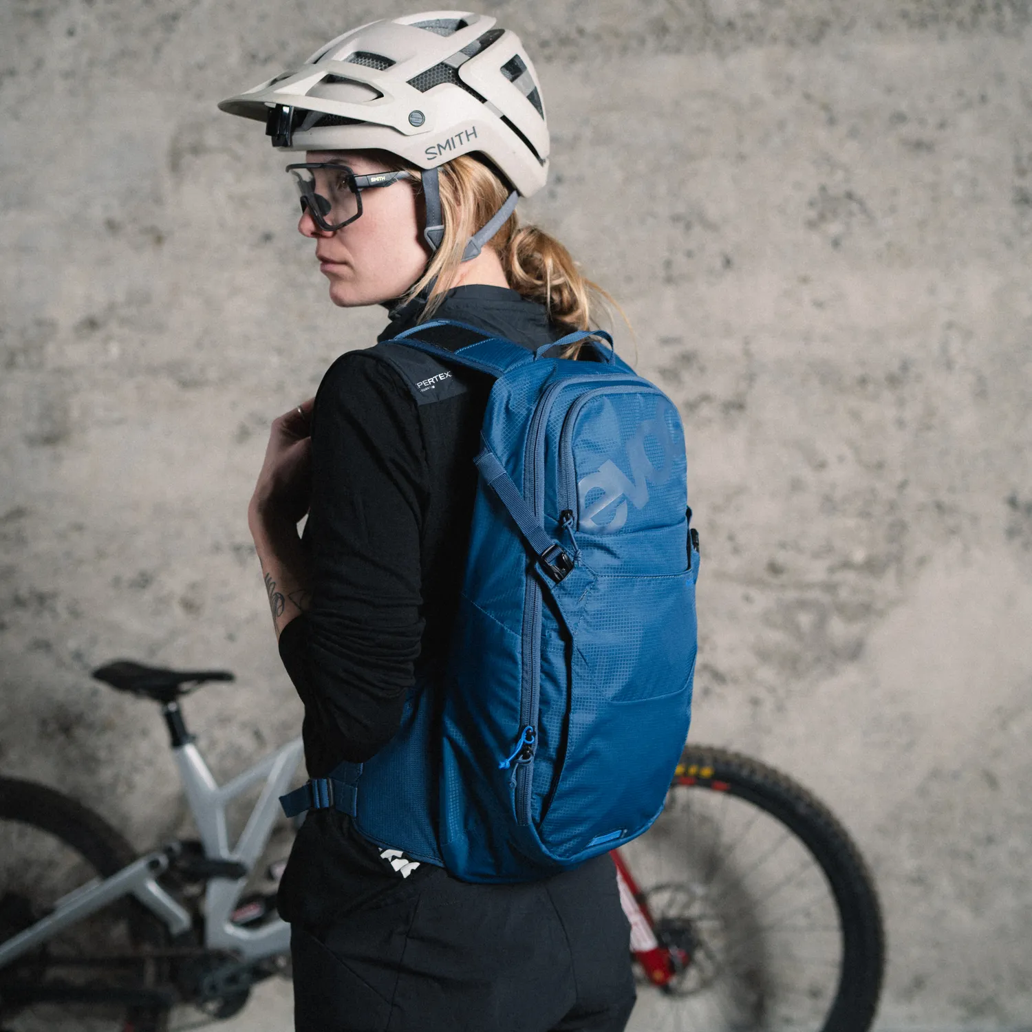 Evoc Ride 12 rygsæk 12 liter – stone