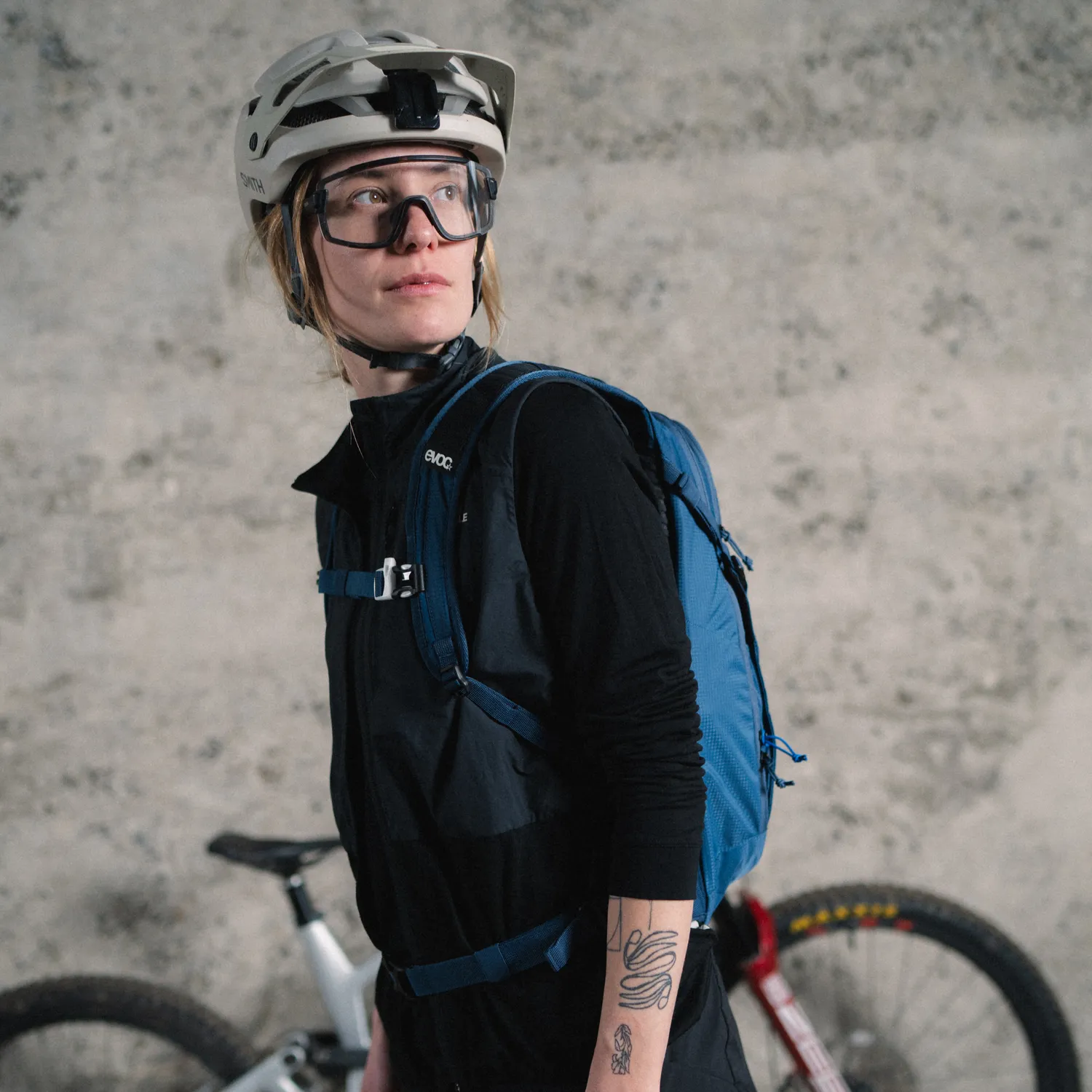 Evoc Ride 12 rygsæk 12 liter – stone